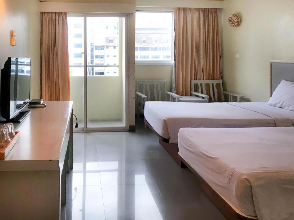 J Two S Pratunam Hotel Bangkok Luaran gambar