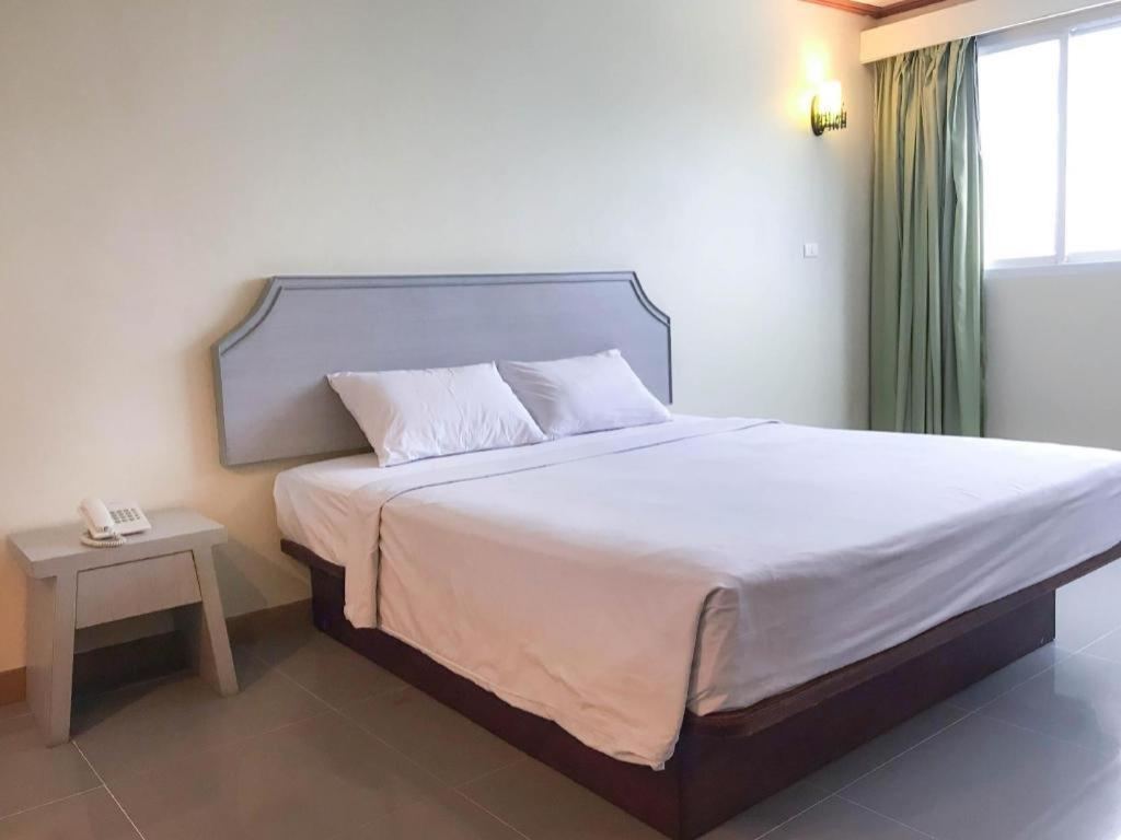 J Two S Pratunam Hotel Bangkok Luaran gambar