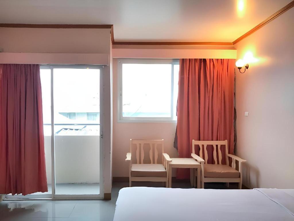 J Two S Pratunam Hotel Bangkok Luaran gambar